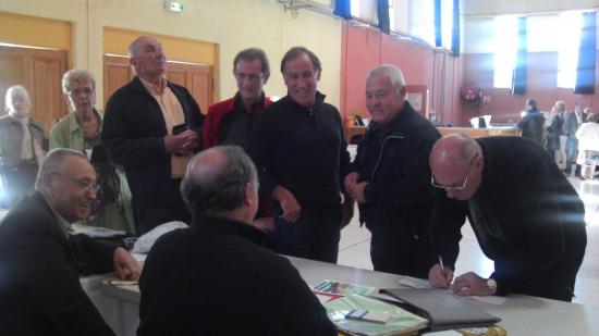 Amicale 2013 L'acceuil animé du trésorier CAMPS