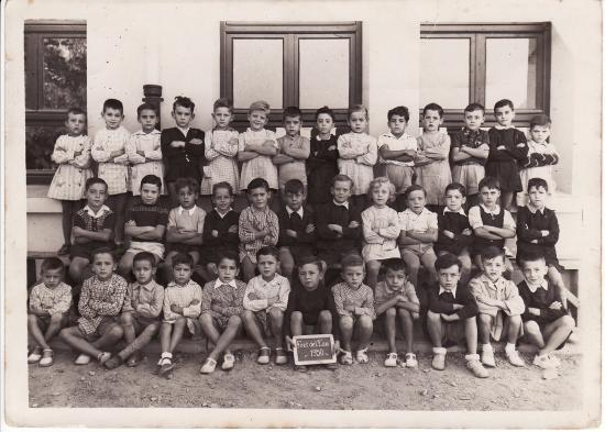 1950 l'institutrice s'appelait Mme PONS.(Groupe scolaire de FDL)